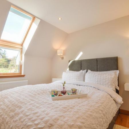 Rowan Tree Apartment - A Modern, Quiet Hideaway With Sweeping Views Across Oban Luaran gambar